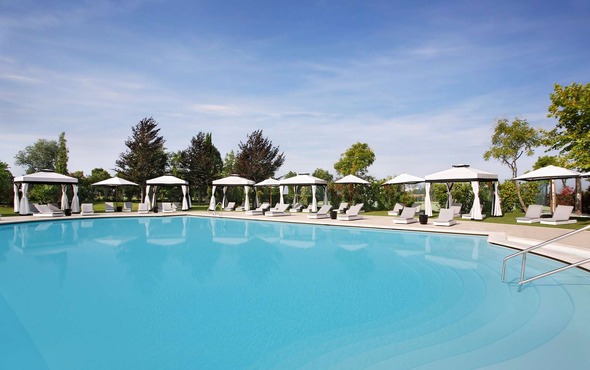 Stay 4 nights for 3 at Kempinski San Clemente Venice